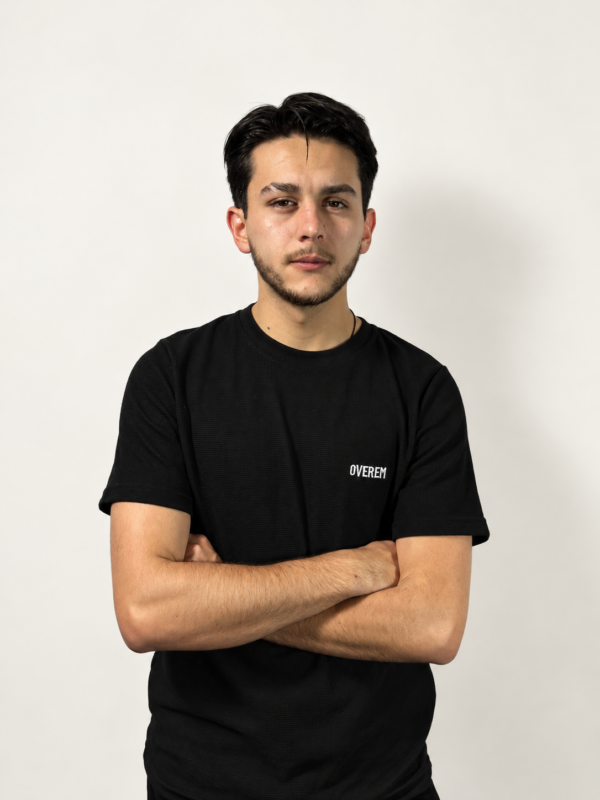 0a0b6909-6b9a-4451-bd67-bd71a98b9535 Polera clásica de tela galleta negra